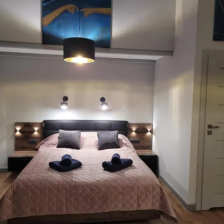 “apartcalm - Like At Home” - Close To Subway Apartment *
