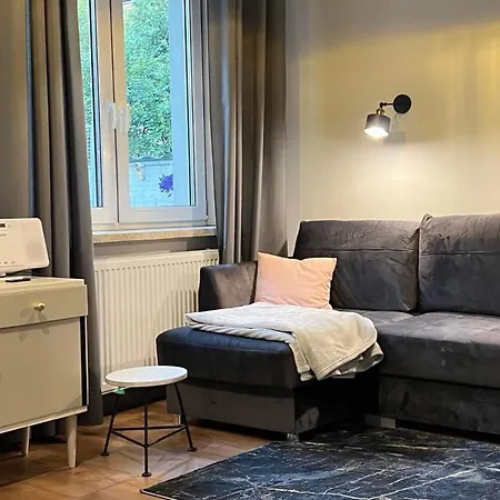 “apartcalm - Like At Home” - Close To Subway Apartment